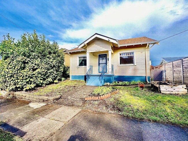 Building Photo - 4728 NE 27th Ave