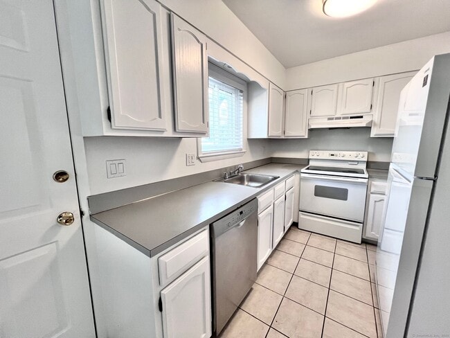 Photo - 61 Grove St Unit APT E