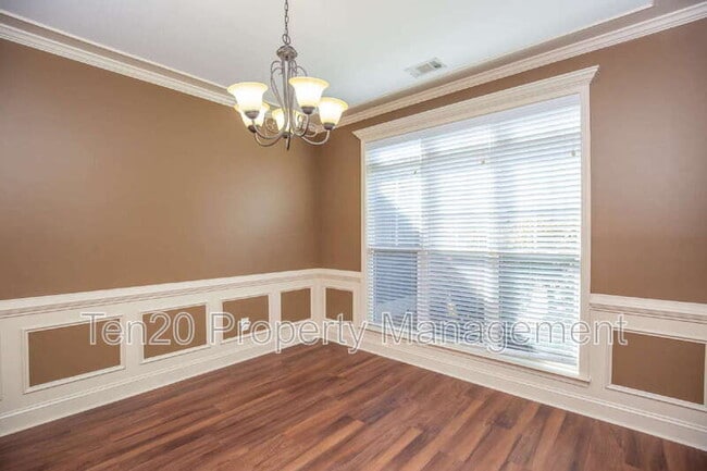 Photo - 1019 Red Maple Way