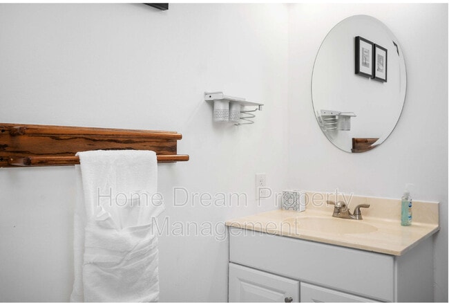 Photo - 11 Endicott Ln