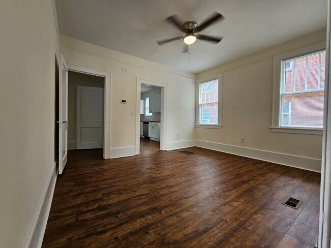 Photo - 515 E 49th St