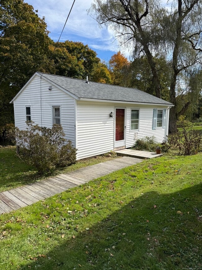 Building Photo - 67 S Lake St