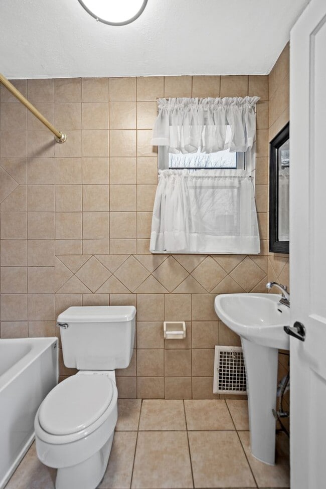 Photo - Stunning 3 bedroom home in Verona available April 15!