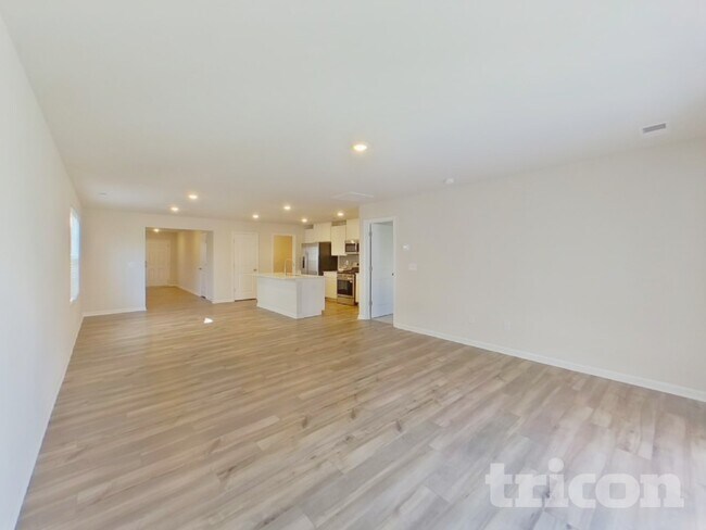 Photo - 4018 Rustling Grass Trl