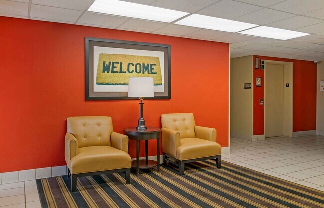 Furnished Studio-Detroit - Madison Heights