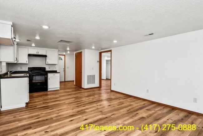 Photo - 2518 N Weller Ave