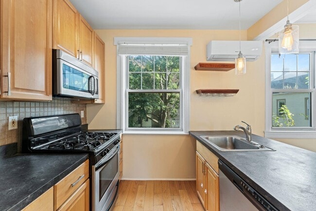 Photo - 6 Burr Pl Unit 2