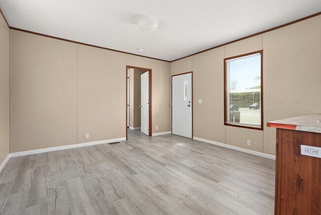 Photo - 4805 41st St E