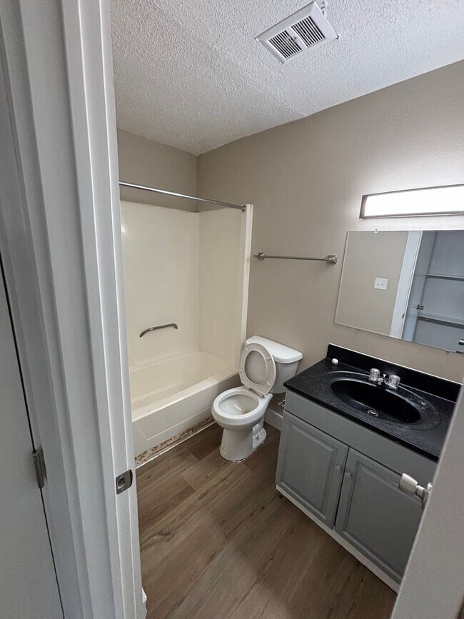 Photo - Fairview Apartments Unit C02