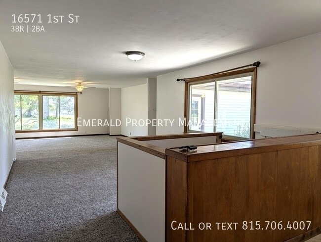 Photo - 16571 1st St