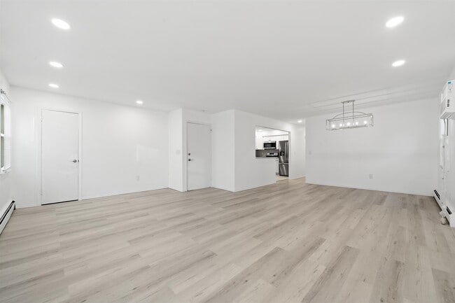 Building Photo - 64 Isabella Ave Unit 2