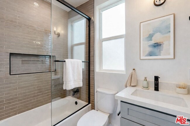 Photo - 525 Normandie Ave