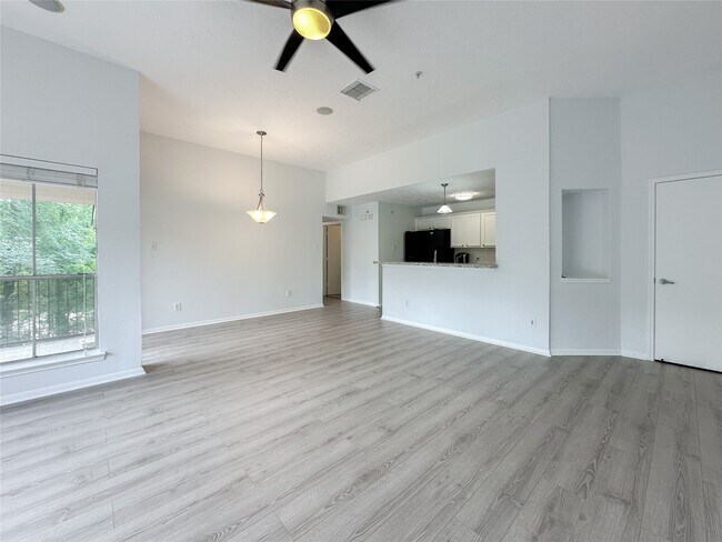Photo - 8051 Bay Branch Dr Unidad 131