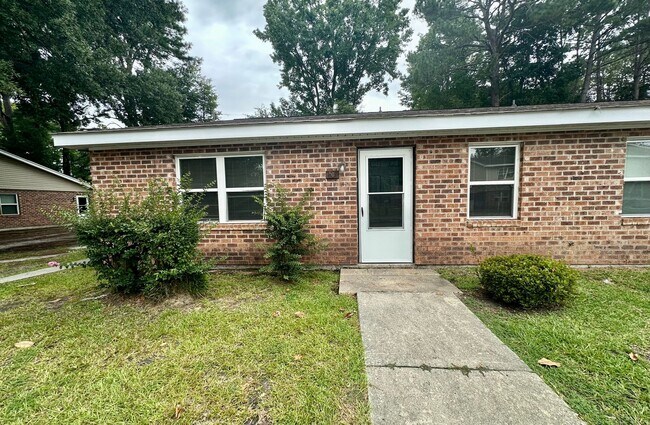 Building Photo - Carolina Crossing Apartments Unit Apt. 6