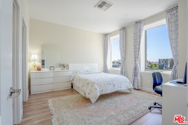 Photo - 3810 Wilshire Blvd Unit 712