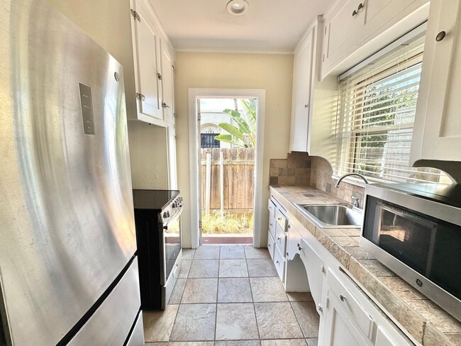 Photo - Cute North Park Bungalow! 2bd/1ba, 1 car garage, AC, W/D in-unit, fenced yard!