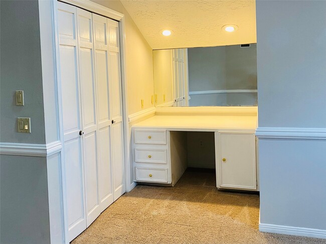 Photo - 2001 Highland Hills Dr