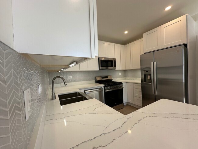 Photo - 2037 N Damen Ave