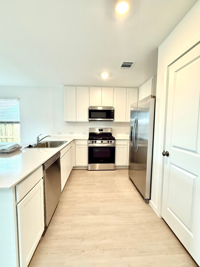 Photo - 934 Pertuso Ln