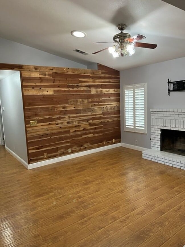 Photo - Nice home close to shopping and gas stations