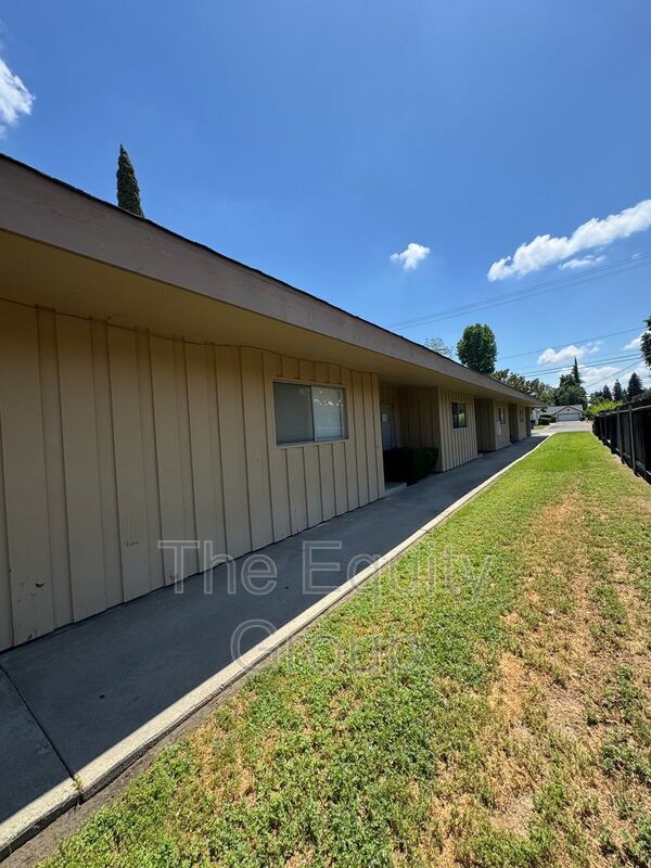 Photo - 1140 W Tulare Ave Condo Unit D