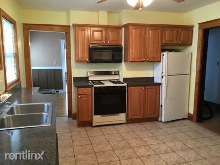 Photo - 2 br, 1 bath Apartment - 61 Parsons St