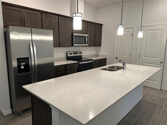 Photo - 37 Ullman Pl