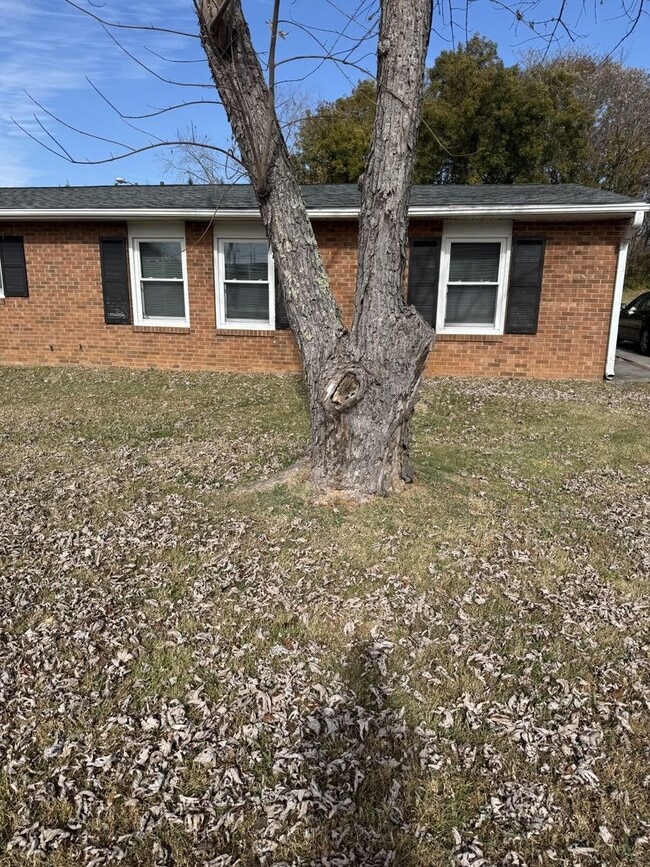 Photo - Adorable Duplex with New Flooring! - Lawnc...