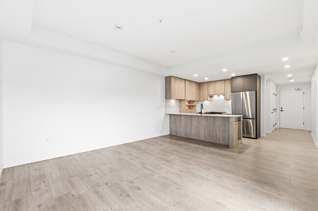 Photo - 19577-19577 65b Ave