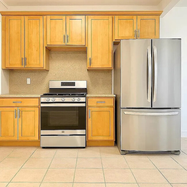 Photo - 225 Eldert St