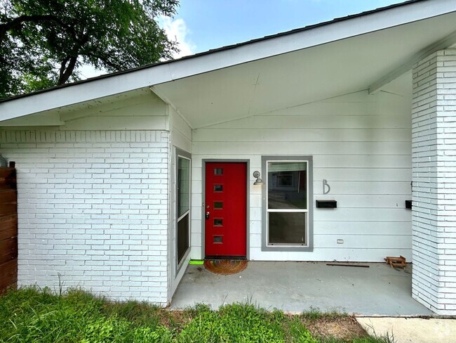 Building Photo - 2403 La Casa Dr Unit B Rental