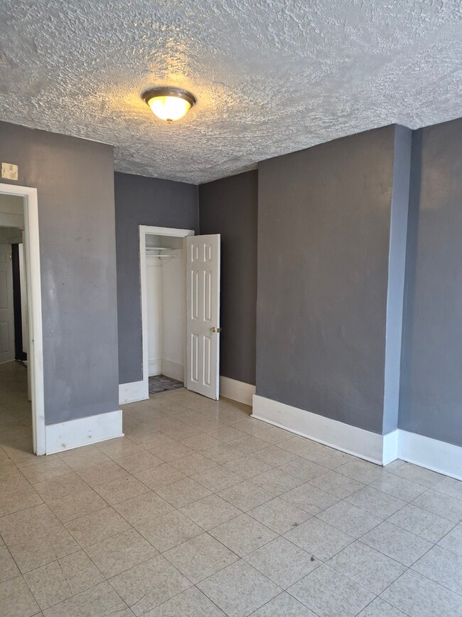 Building Photo - 1720 McCulloh St Unit 4