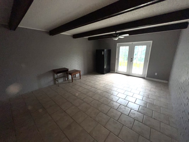 Newly renovated! 2 bedroom 1 bath townhous... - Newly renovated! 2 bedroom 1 bath townhous... House