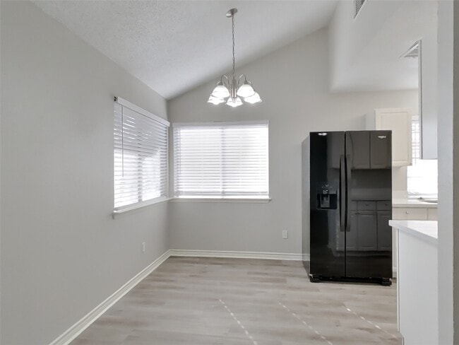 Photo - 2214 Townhall Ln