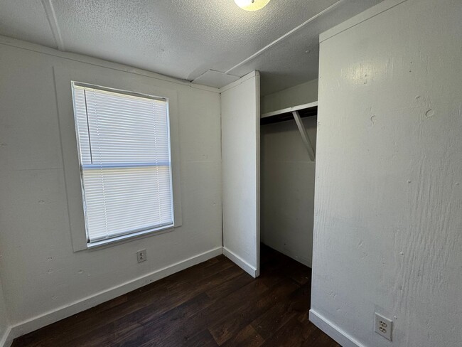 Photo - 2 Bedroom / 1 Bath Single wide for Rent – Irvin St, Live Oak, FL