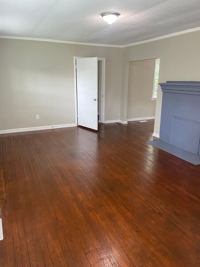 Photo - **ON HOLD**3 Bedroom / 1 Bathroom Home for...