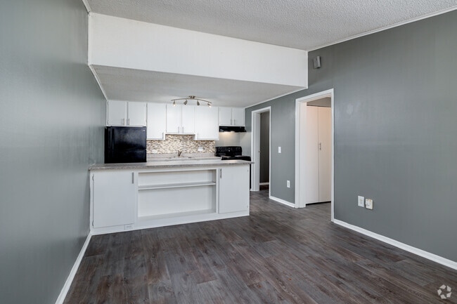 1BR, 1BA - 576SF - Living Room