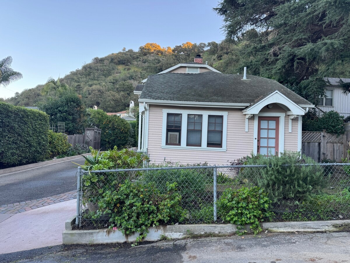 Photo - 819 W Figueroa St