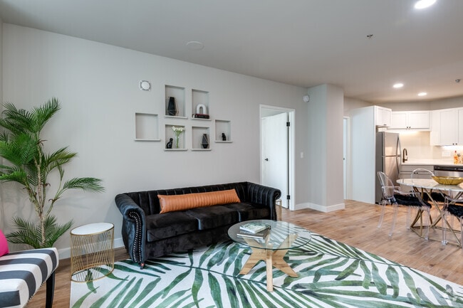 2 BR, 1 BA - 1,008SF