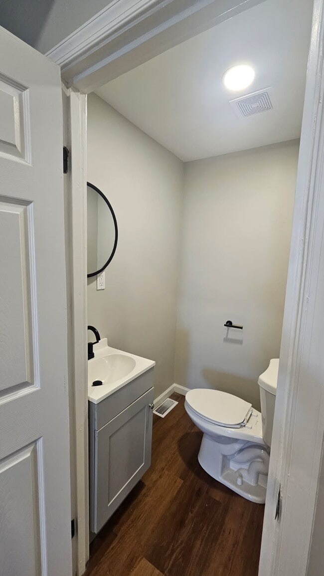 Photo - 1728 Spence St