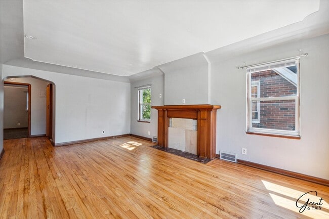 Photo - 5074 Chalmers St