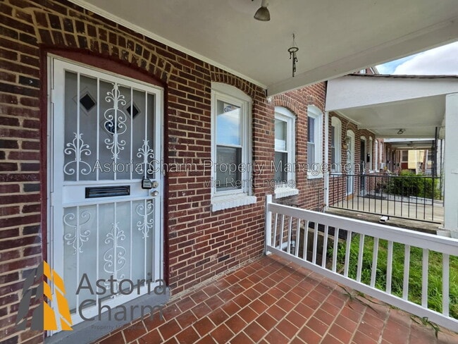 Building Photo - 1418 N Dukeland St