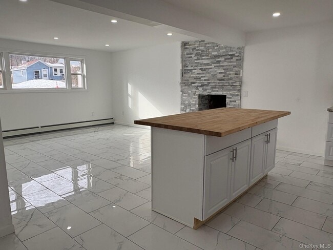 Building Photo - 40 Hillside Ave Unit A