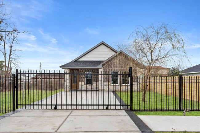 Photo - 7926 Tate St Casa