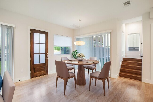 Photo - 2103 E 20th St