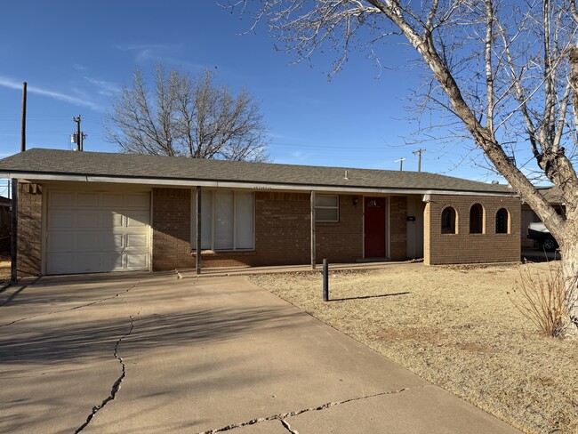 Building Photo - 5420 39th Dr