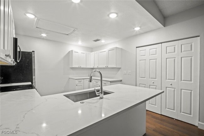 Building Photo - 15524 Crystal Lake Dr Rental