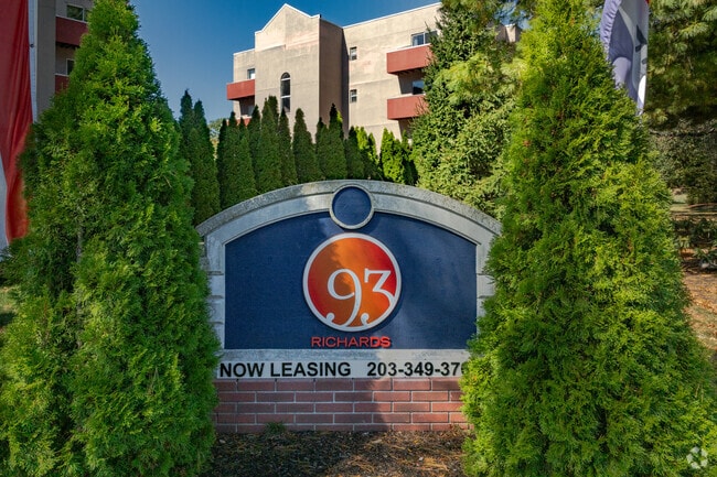93 Richards Ave