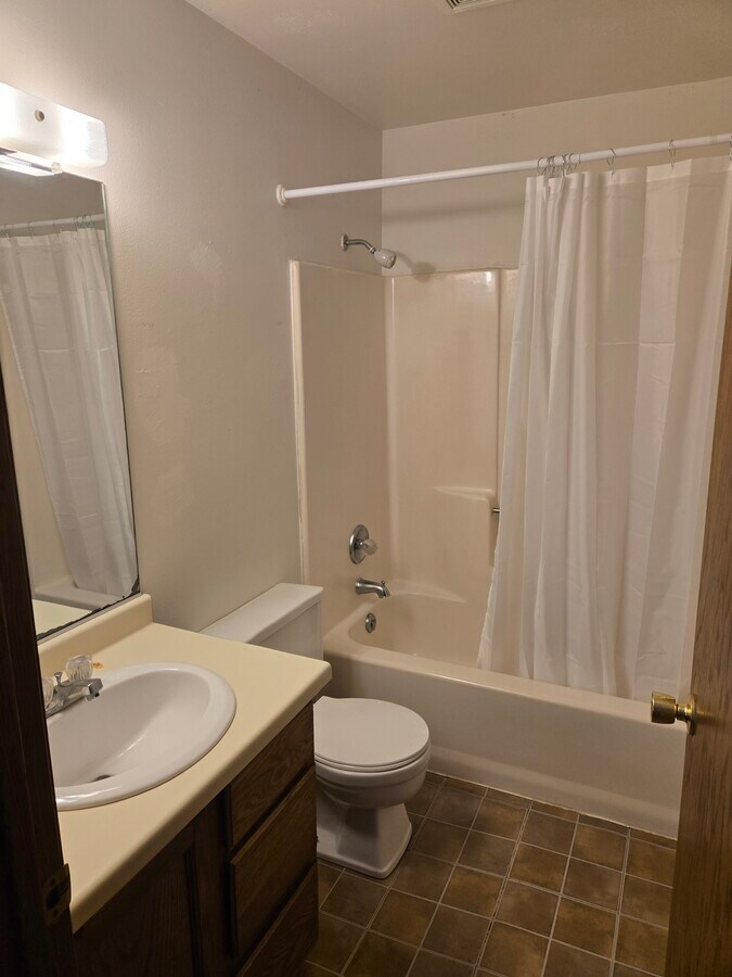 Photo - 106 W Maes Ave Unidad 106