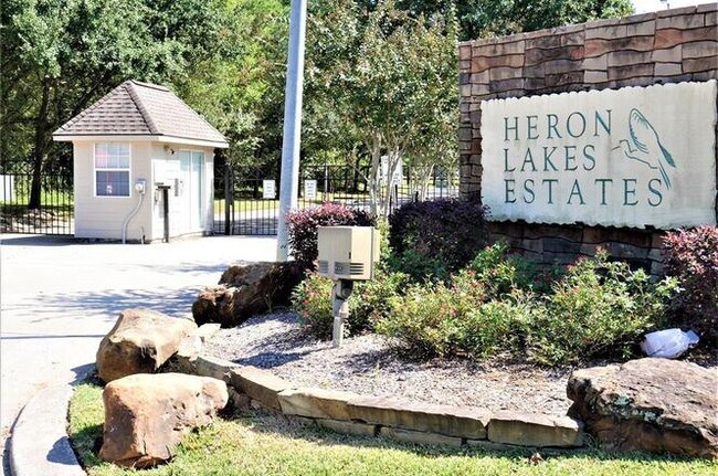 gated community - 11119 Fairway Dr